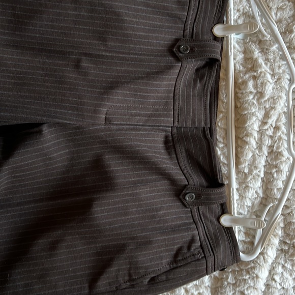 Ann Taylor - Picture 3 of 6